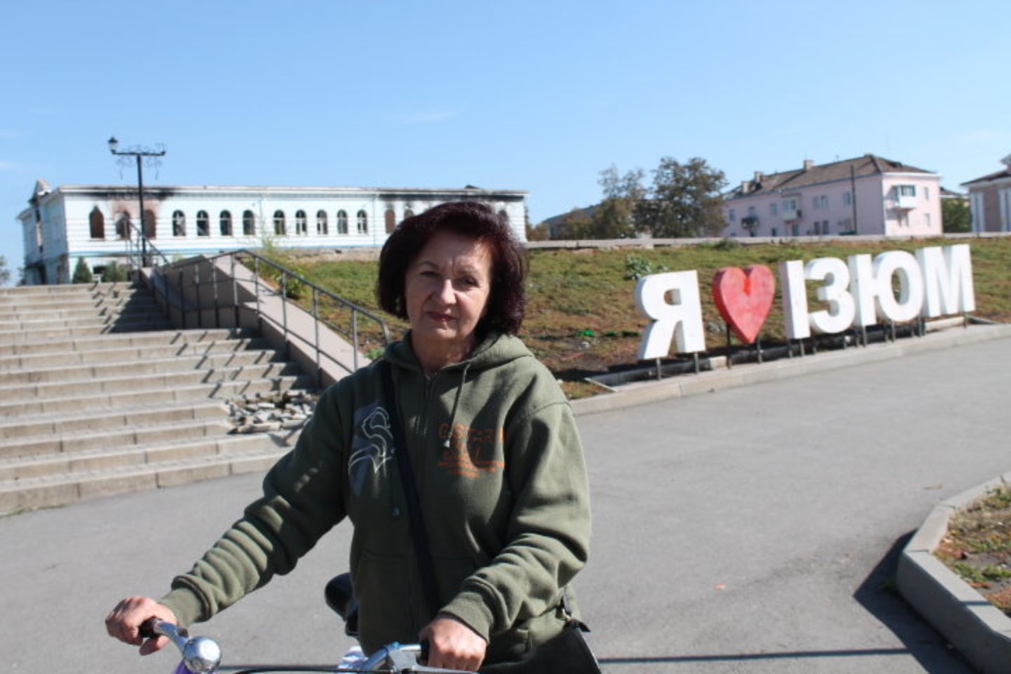 Darija neslėpė pykčio, jog jos mamos kape gulėjo penkių žmonių palaikai.<br>E.Butrimo nuotr.