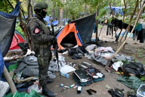 Serbijos policija užkirto kelią 200 migrantų patekti į Vengriją: pradėtas tyrimas dėl žmonių kontrabandos ir disponavimo ginklais