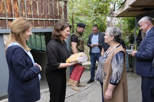 D. Nausėdienė aplankė Rusijos okupuoto regiono pasienyje gyvenančią kartvelų šeimą