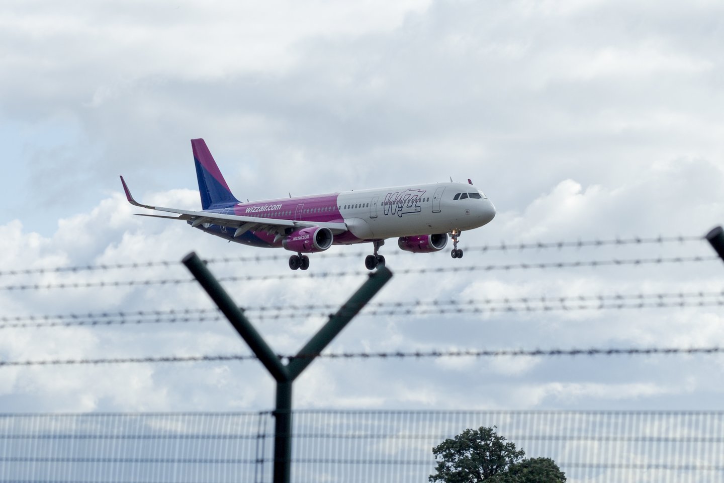 „Wizz Air“ ir toliau mažina skrydžių kiekį iš Vilniaus.<br>V.Ščiavinsko nuotr.