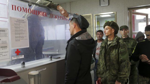 Į mobilizaciją paimti rusai dalijasi išgyvenimais: sergančių čia daugiau nei sveikų