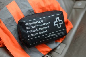 Vairuotojams – ministerijos žinia dėl senų vaistinėlių: pranešė, kada privalės turėti naujas