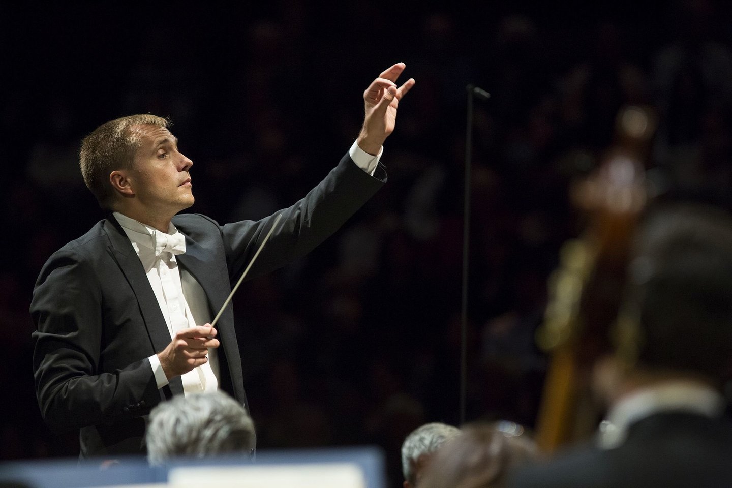 Londono Karališkojo filharmonijos orkestro meno vadovas V.Petrenka mėgsta pamaloninti koncertų publiką netikėtais akcentais, tad staigmenos galime sulaukti ir Kaune.<br>B.Wright nuotr.