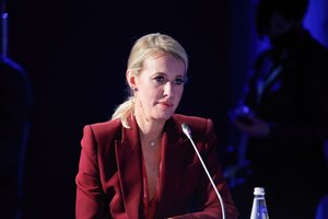 Į barą Tbilisyje bandžiusi patekti Ksenija Sobčiak patyrė fiasko: liepė pildyti anketą ir neįleido