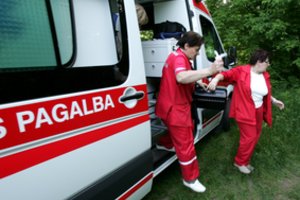 Į gimdymą Kaišiadorių rajone greitoji nebespėjo: galvutę pamatęs tėvas suprato, kad vaiką priimti teks jam