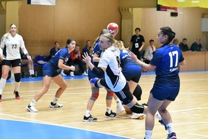 Lietuvos moterų rankinio čempionatas prasidėjo dramatiška čempionių pergale