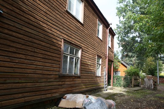 Pirmajame namo aukšte gyvenanti kaimynė kelia pavojų ne tik sau, bet ir aplinkiniams, tačiau pagalbos nepriima.