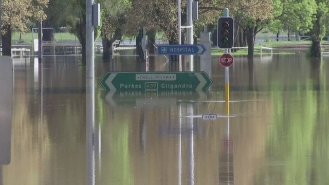 Pavojaus signalas Australijoje: po praūžusių galingų potvynių rizika kyla dėl sparčiai kylančio vandens