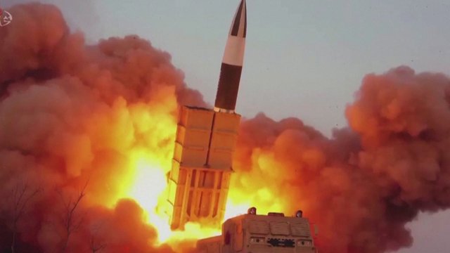 Šiaurės Korėja vėl paleido dvi raketas – tai septintasis kartas per pastarąsias dvi savaites