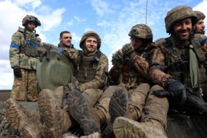 Žiniasklaida: ES valstybės planuoja apmokyti iki 15 tūkst. ukrainiečių karių