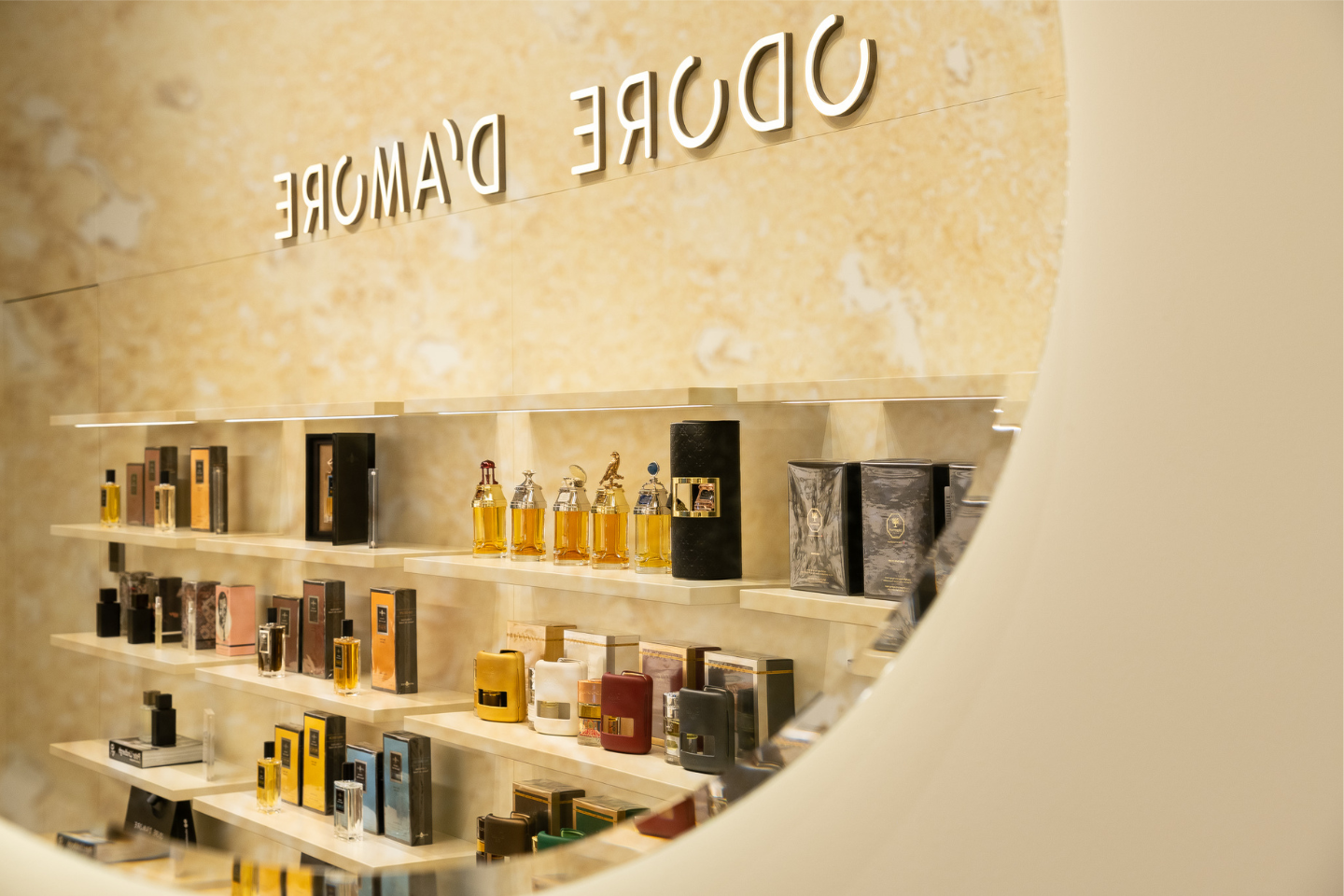 Sostinėje duris atvėrė nauja aukštosios parfumerijos parduotuvė.<br> „Odore d‘amore“ nuotr.