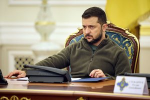 V. Zelenskis sureagavo į Rusijos atakų virtinę: jie bando mus nušluoti nuo žemės paviršiaus
