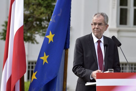 Surinkęs kone 55 proc. balsų A. Van Der Bellenas perrinktas Austrijos prezidentu