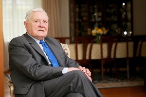 Santaros klinikų gydytojai įvertino V. Adamkaus sveikatą: pas medikus pateko pajutęs stipresnius COVID-19 požymius