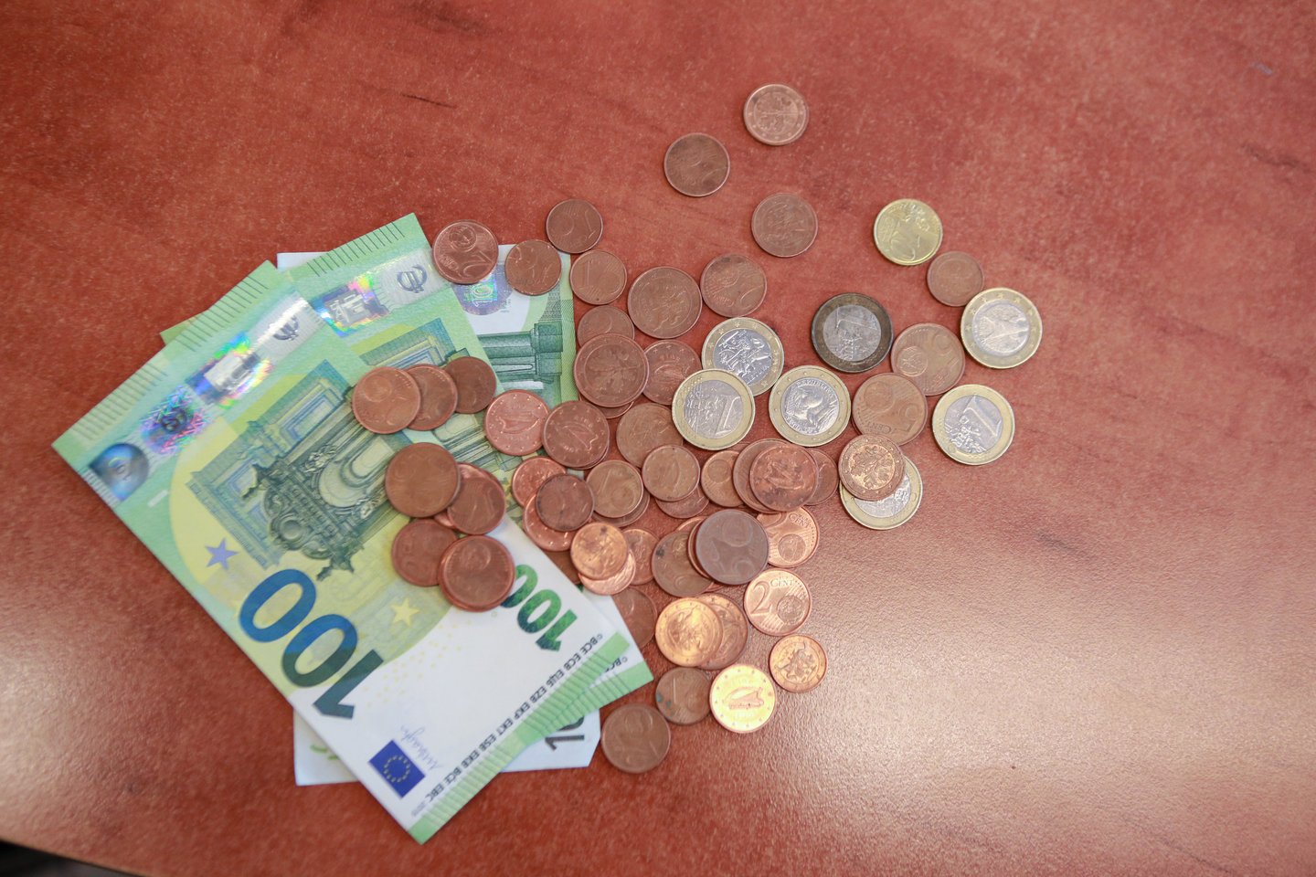Siūloma 2023 metais neapmokestinamųjų pajamų dydį padidinti apie 16 proc. iki 625 eurų.<br>G.Bitvinsko nuotr.