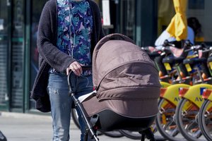 Svarsto, kaip padėti pažeidžiamiausioms šeimoms – Šeimos kortelę siūlytų panaudoti kitaip