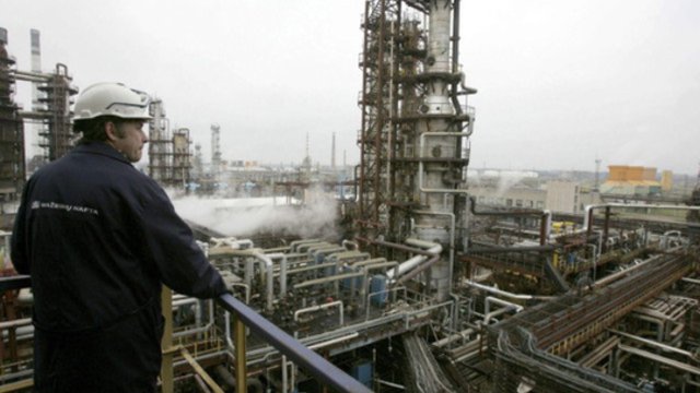 Lenkija praneša: aptikus nuotėkį naftotiekyje „Družba“ jis buvo iš dalies uždarytas 