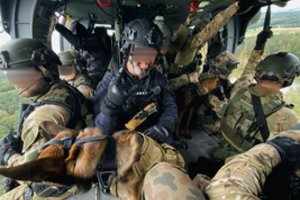 Tarptautinėse K-9 pratybose Lenkijoje – ir Lietuvos policijos antiteroristinių operacijų rinktinė „Aras“ pareigūnas