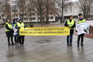 Dėstytojai nepatenkinti atlyginimo skaičiavimo metodika, kalba apie masinius protestus: ministerija pokyčių imtis kol kas neketina