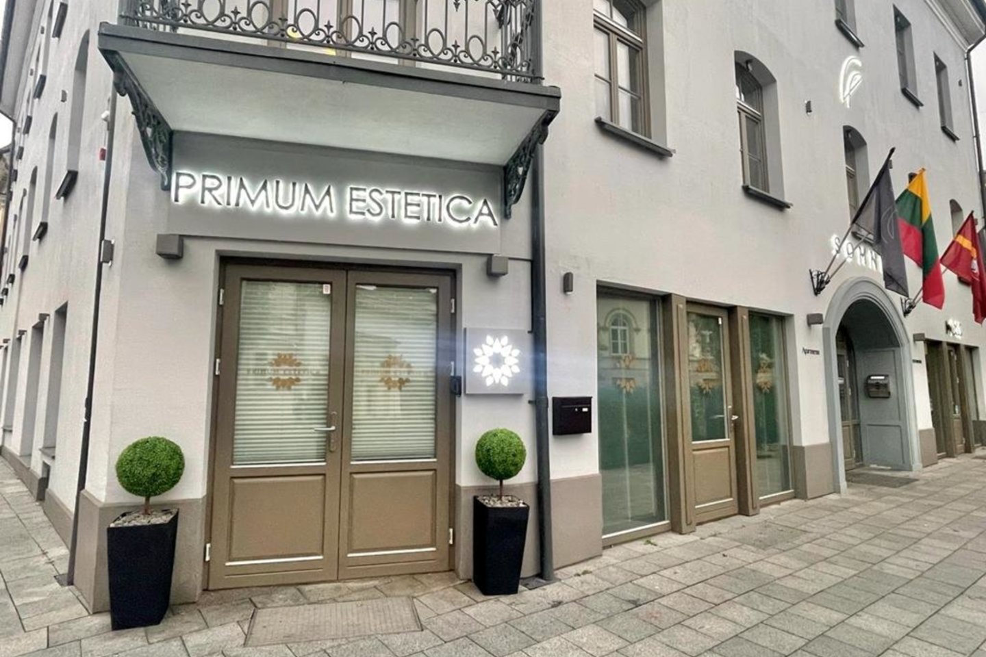 Vilniuje įsikūrusios klinikos „Primum Estetica“ komanda turi sprendimą skubantiems, abejojantiems ar nedrįstantiems imtis pokyčių.<br>Bendrovės nuotr.