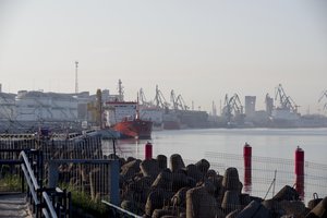 Dėl išaugusių energijos kainų uosto bendrovės turi nusirėžti pelnus – sutartyse fiksuotų tarifų dabar pakeisti negali