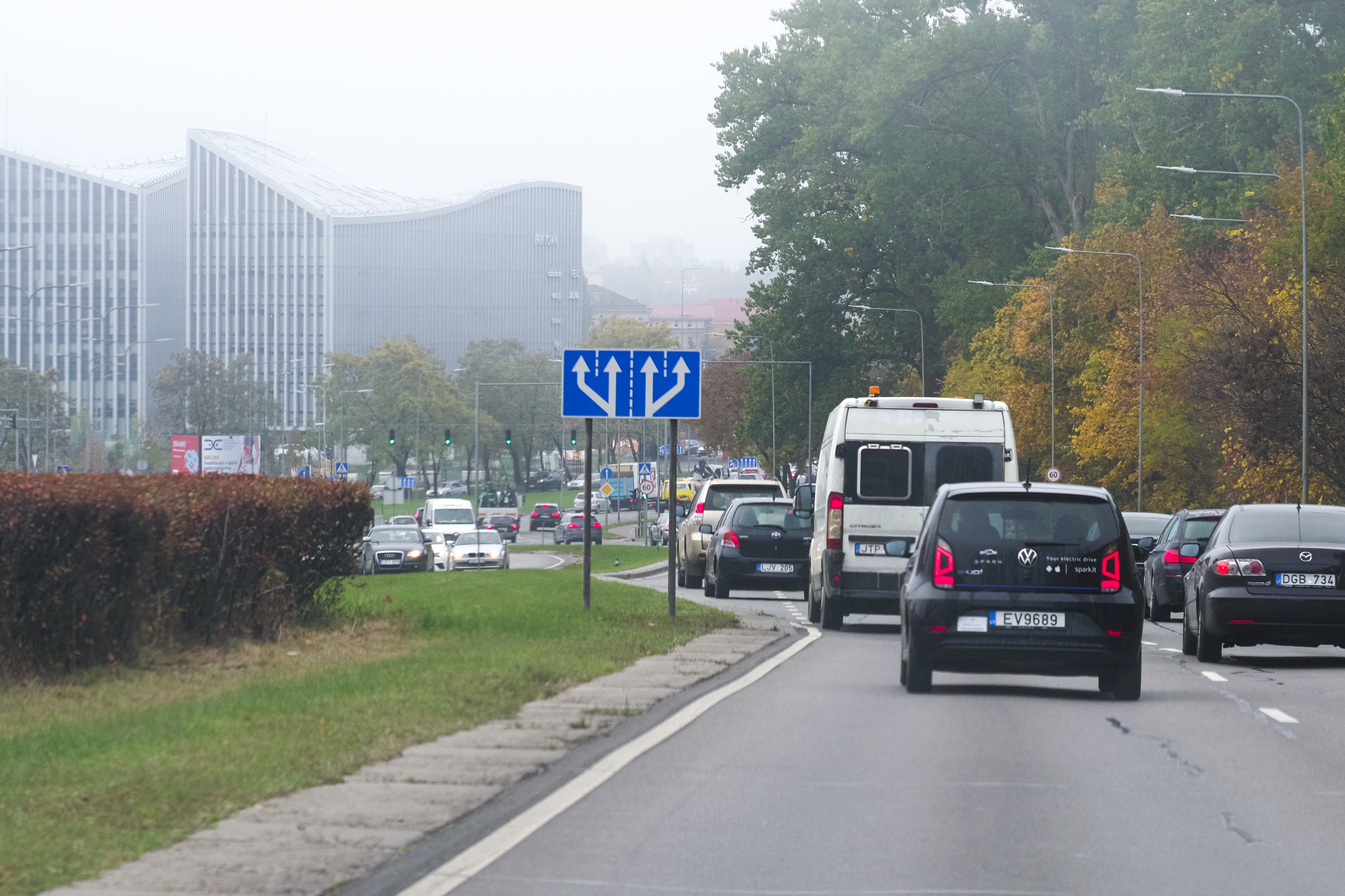 Nemažai Lietuvos gatvėse riedančių automobilių nėra tokie saugūs, kokie turėtų būti. Kodėl? Saugus eismas – saugus automobilis!V.Ščiavinsko nuotr.