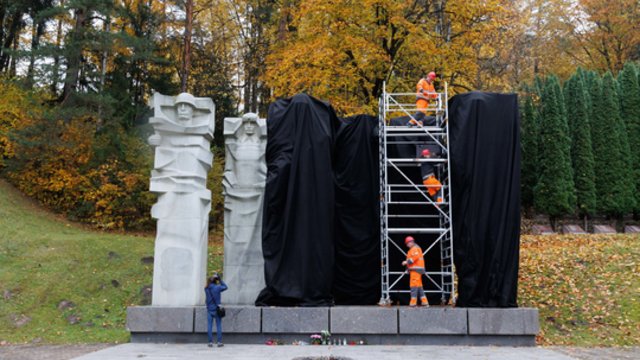 Antakalnio kapinėse uždengiant paminklą sovietų aukoms, R. Šimašiaus viltis: tikisi sulaukti JK palankumo