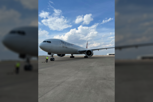 Iki 2026 m. „Avia Solutions Group“ konvertuos šešis „Boeing 777–300ER“ keleivinius lėktuvus į mažesnės taršos krovininius orlaivius