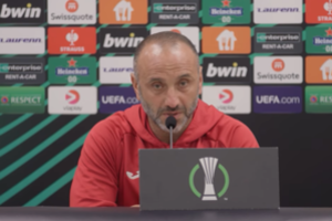 Stadiono dangai priekaištų turėjęs „Pyunik“ strategas ėmė ironizuoti dėl į Lietuvą neįleisto auklėtinio iš Rusijos