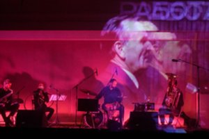 Archyviniais paveikslėliais – apie šiandieną: kai TV eteris tampa sakykla