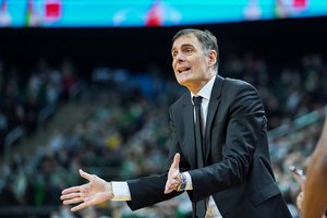 „Olympiakos“ strategas maloniai nustebintas: dabartinis „Žalgiris“ – kovotojų komanda, kuri nepasiduoda