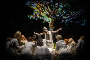 Sugrįžusioje misterijoje „Dievai ir žmonės“ – nauji veidai ir išgyvenimai 