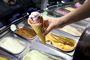 Desertus pajūryje pardavinėjusi pora pelnėsi iš norinčių dirbti jaunuolių – kaltę pripažino tik pričiupus pareigūnams