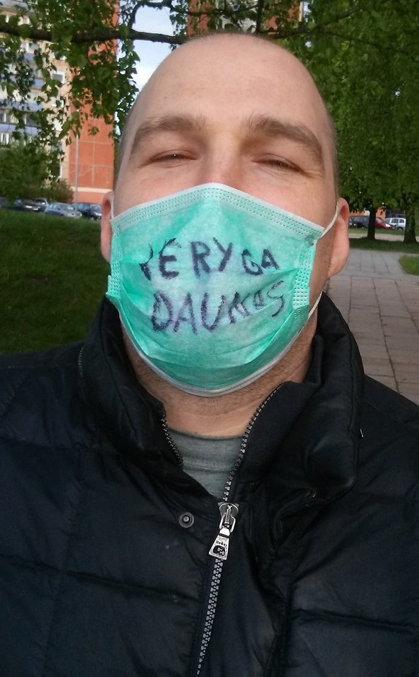  D.Varnas šūvius į apsaugos darbuotoją paleido kilus konfliktui dėl kaukės. <br> Asmeninio archyvo nuotr. 
