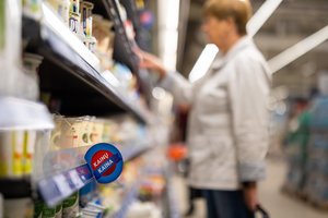 Apklausa atskleidė, kaip lietuviai taupo: 6 iš 10 žmonių savo pirkinius planuoja pagal akcijas