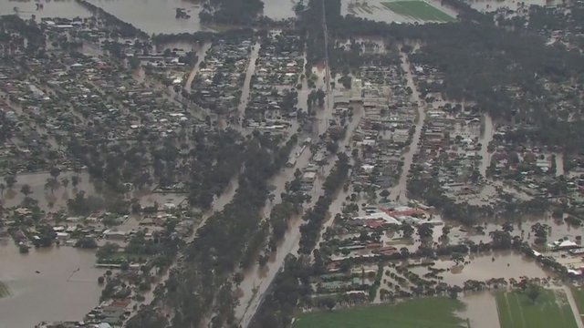 Dėl potvynių Australijoje išlieka pavojinga situacija – kai kuriose vietovėse vanduo kyla toliau