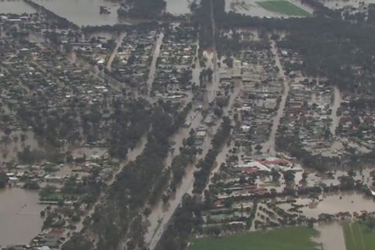 Dėl potvynių Australijoje išlieka pavojinga situacija – kai kuriose vietovėse vanduo kyla toliau