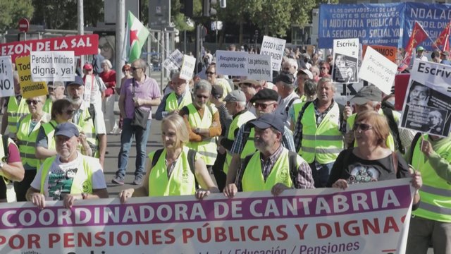 Tūkstančiai senjorų išėjo į gatves Madride – reikalauja didesnių pensijų