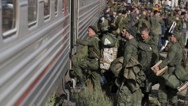 Atsisakę vykti į karą mobilizuoti rusai sulaukia grasinimų: pranešta apie poligone nuaidėjusius šūvius