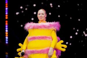 Projekte „Kaukės“ atidengta Kirmėlė – komisija pirmą kartą neatspėjo, kas po kauke