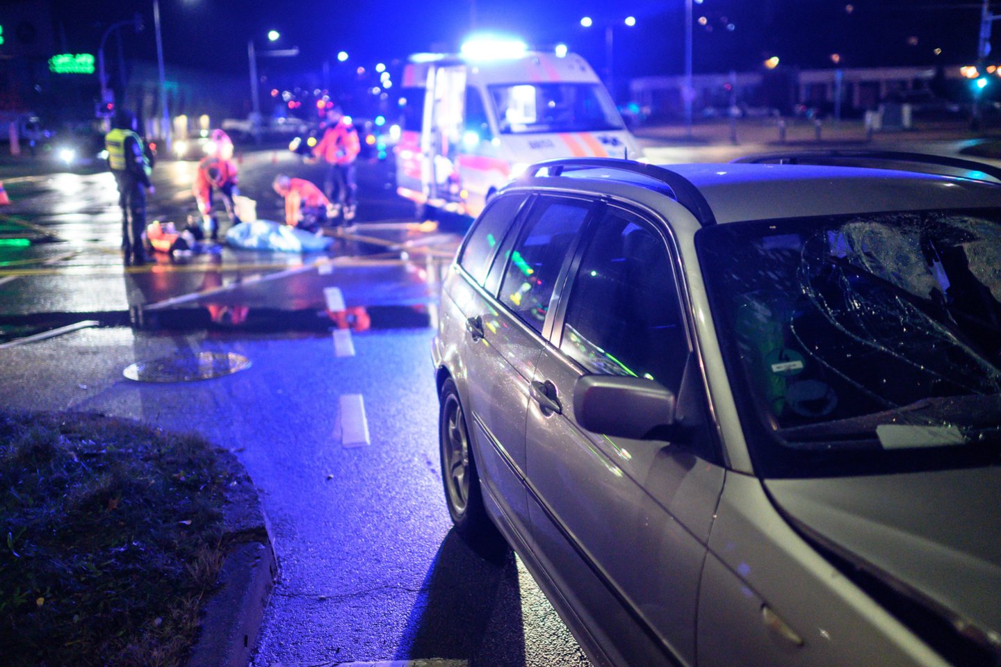 Vilniuje jauno vairuotojo BMW partrenkė moterį, pėsčioji mirė.<br> V.Skaraičio nuotr.