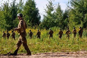 ES rengiasi pradėti Ukrainos karių apmokymo misiją