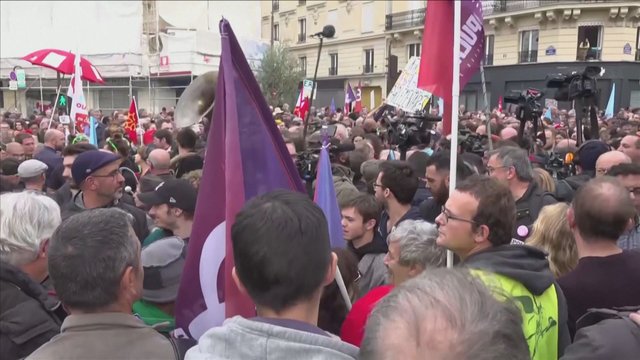 Prancūzijoje tūkstančiai gyventojų didina spaudimą E. Macrono vyriausybei: planuojama virtinė streikų