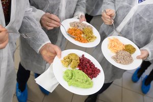 Ligoninės atskleidė, kiek verta paciento pietų lėkštė: vienur telpa į kelis eurus, kitur – trigubai brangiau