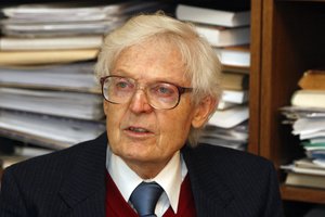 Mirė žymus Lietuvos tautosakininkas Leonardas Sauka