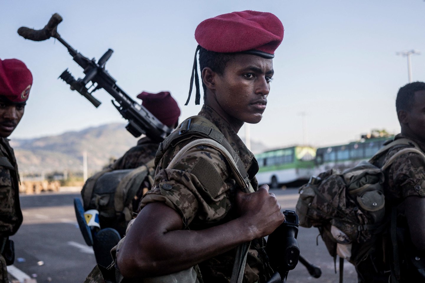 Etiopijos nacionalinių gynybos pajėgų karys.<br>AFP/Scanpix nuotr.