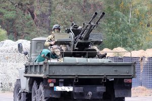 Karas Ukrainoje: NATO artimiausiomis dienomis perduos Ukrainai antidroninių oro gynybos sistemų, sunkvežimiams vėl leista važiuoti Krymo tiltu