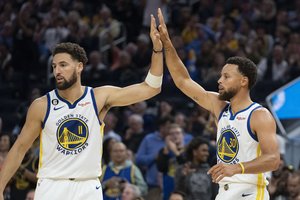 NBA čempionai „Warriors“ naująjį sezoną pradėjo lengva pergale prieš „Lakers“