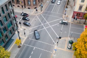 Kaune įrengta pirmoji Lietuvoje įstrižinė pėsčiųjų perėja