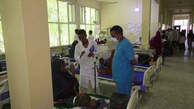 Gydytojai priblokšti nuo vaikų antplūdžio ligoninių priimamuosiuose: Somalyje įsisiautėjo badas